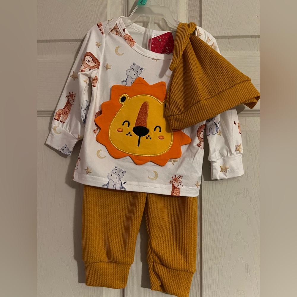 PatPat baby boy 3 piece outfit, pajamas, size 6-9 months, lions, NWT